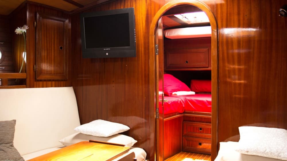 Njut av en dag till sjöss i Alicante på en segelbåt