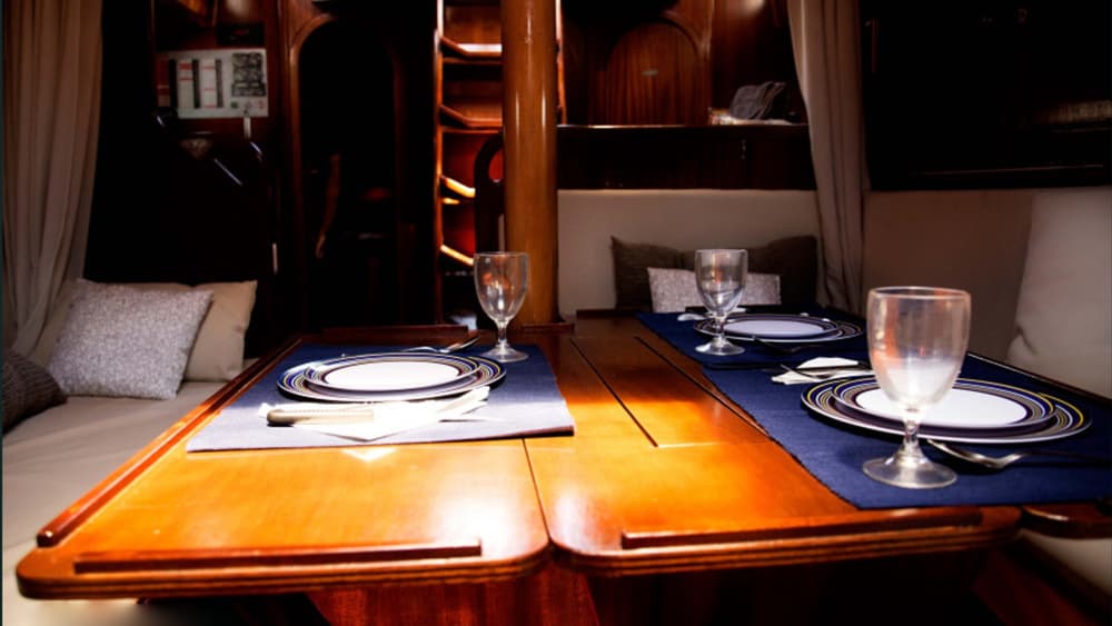 Njut av en dag till sjöss i Alicante på en segelbåt