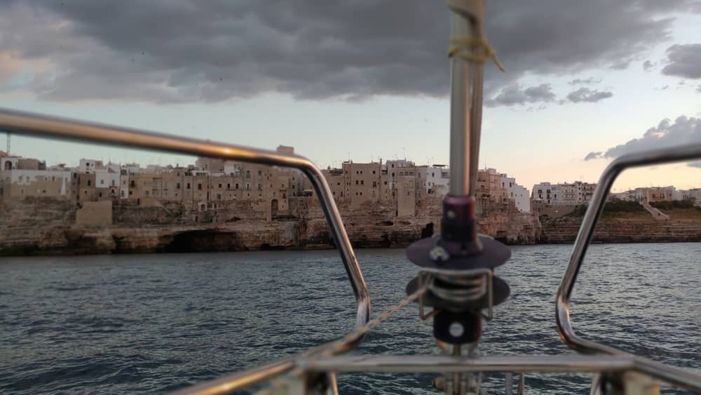 Full-day sailing trip in Polignano a Mare on a sailboat