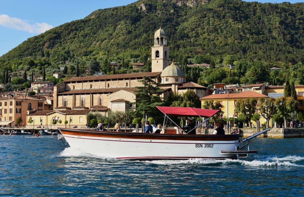 Rent a motorboat for 4h30 of fun