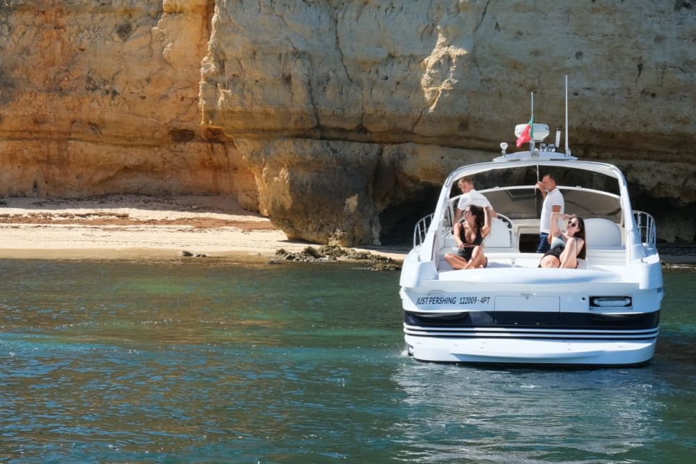 Między klifami a sekretnymi plażami – 3-godzinny rejs z Lagos