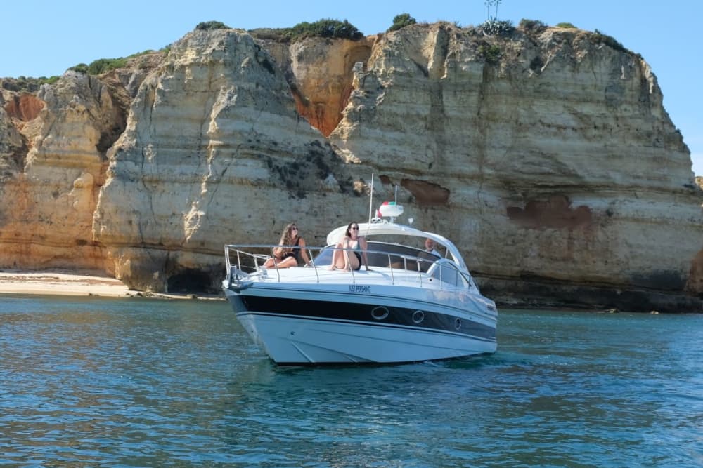 Między klifami a sekretnymi plażami – 3-godzinny rejs z Lagos
