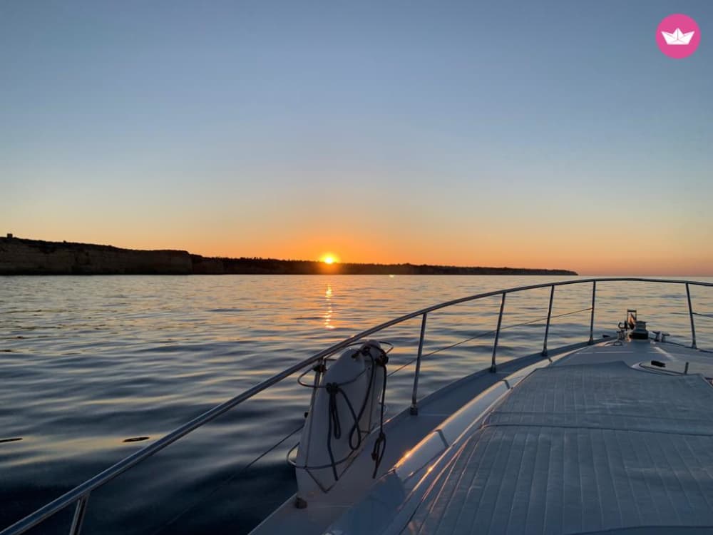 Między klifami a sekretnymi plażami – 3-godzinny rejs z Lagos