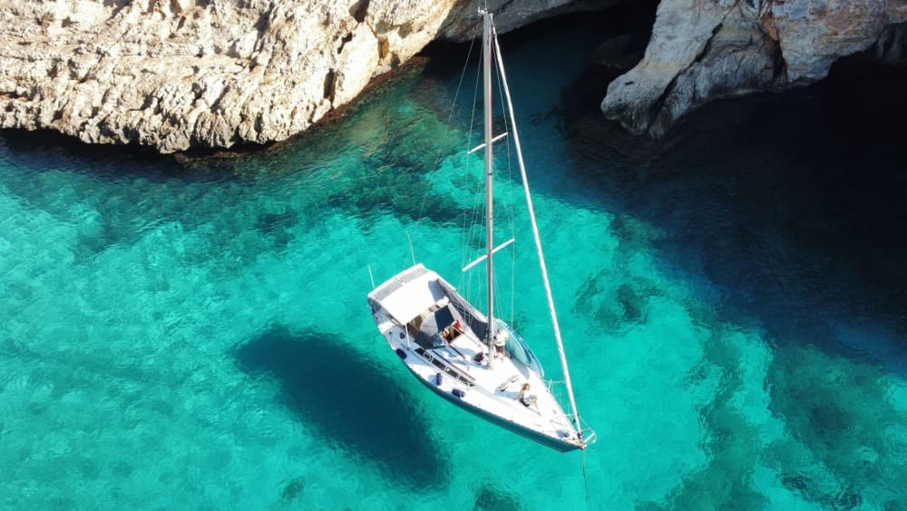 Full-day sailing experience in Porto Cristo