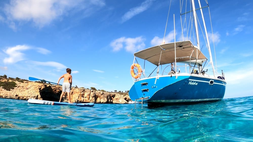 Full-day sailing experience in Porto Cristo