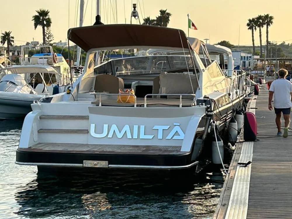 En dag runt Marzamemi: Njut av 9 timmars upptäcktsfärder på en motorbåt