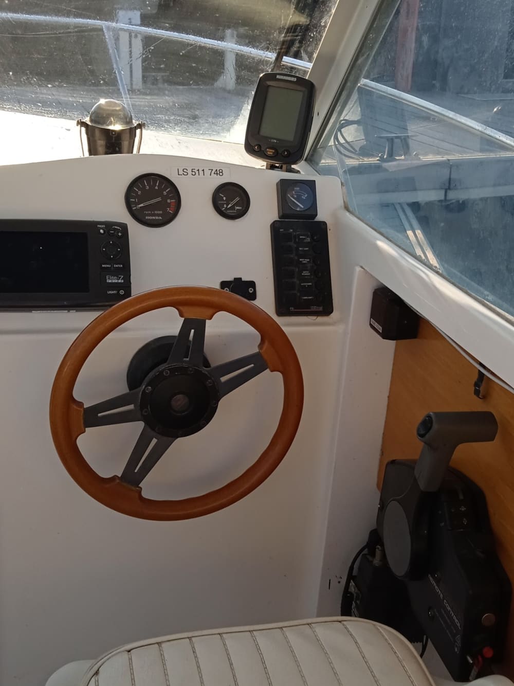 Leef voor de golven: een halve dagtrip naar Les Sables-d'Olonne aan boord van een motorboot.
