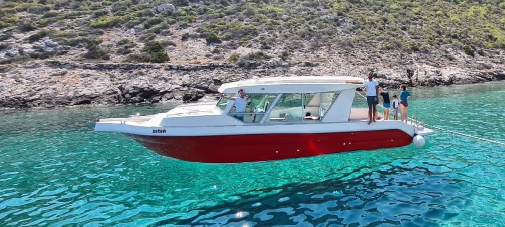 Χβαρ: Ιδιωτική εκδρομή με ταχύπλοο στο Γαλάζιο Σπήλαιο και το Βις