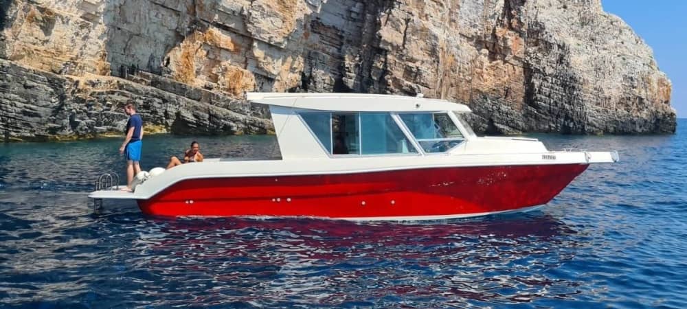 Χβαρ: Ιδιωτική εκδρομή με ταχύπλοο στο Γαλάζιο Σπήλαιο και το Βις