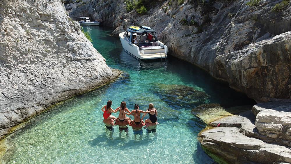 Χβαρ: Ιδιωτική εκδρομή με ταχύπλοο στο Γαλάζιο Σπήλαιο και το Βις