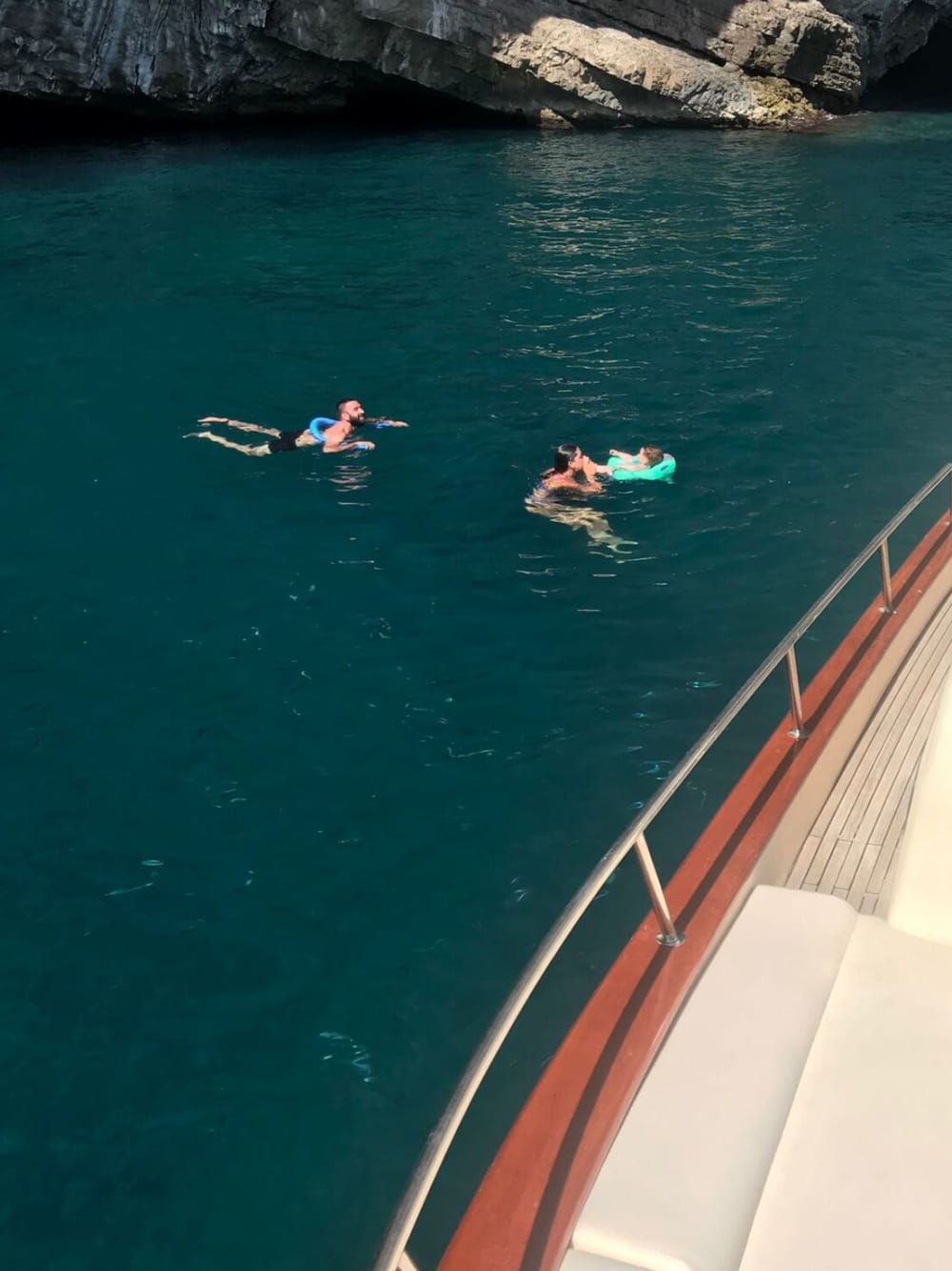Goditi una crociera privata all'isola di Capri.