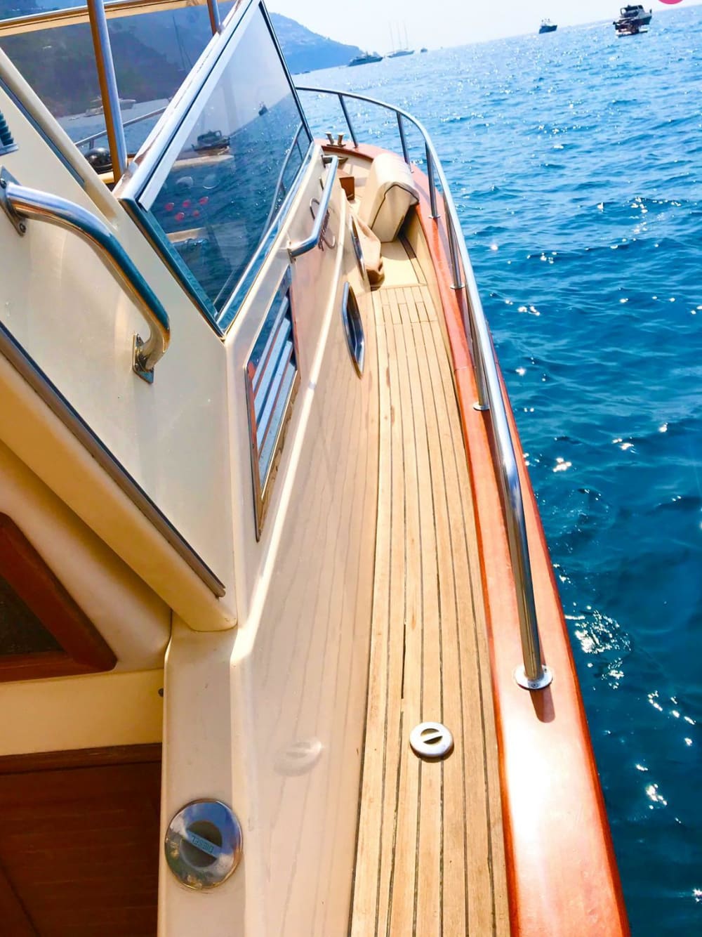 Goditi una crociera privata all'isola di Capri.