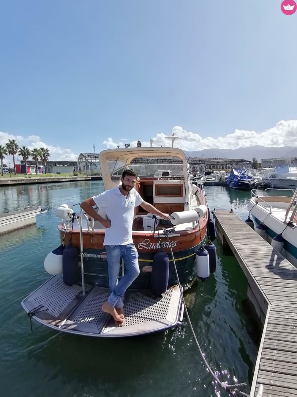 Goditi una crociera privata all'isola di Capri.