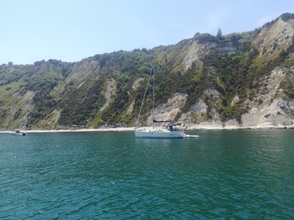 Verbringen Sie 8 Stunden auf einem Segelboot rund um Ancona.