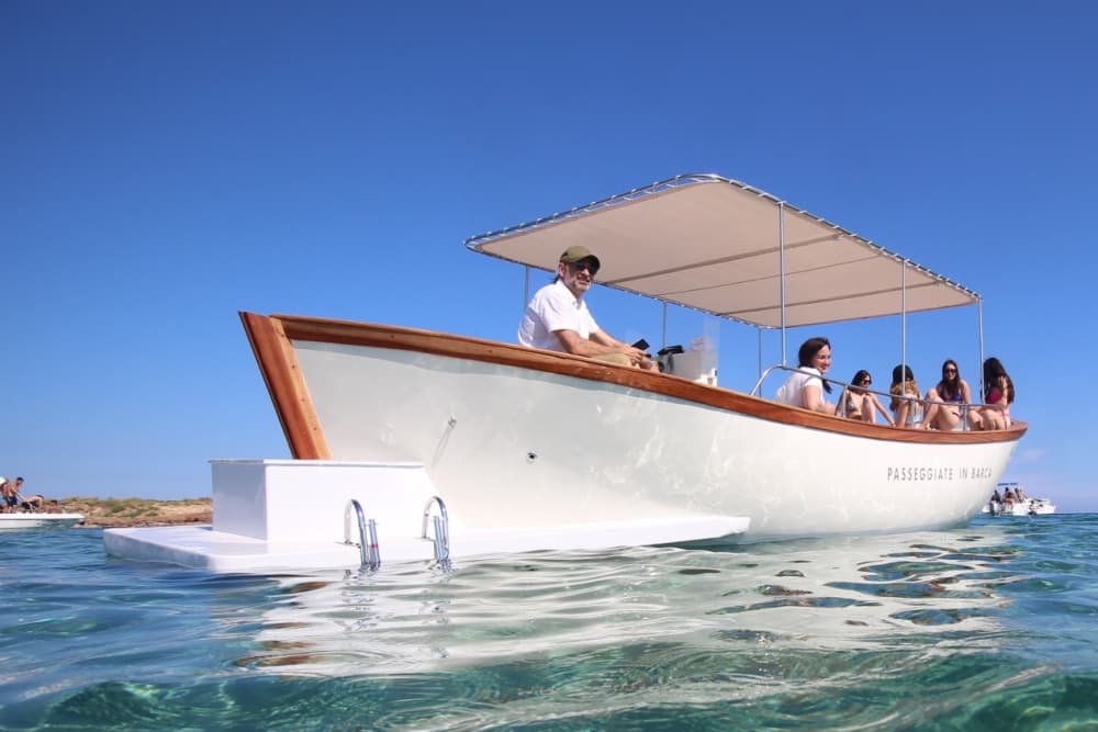 3h45 in Marzamemi: Half-day boat rental on this Gozzo Gozzo