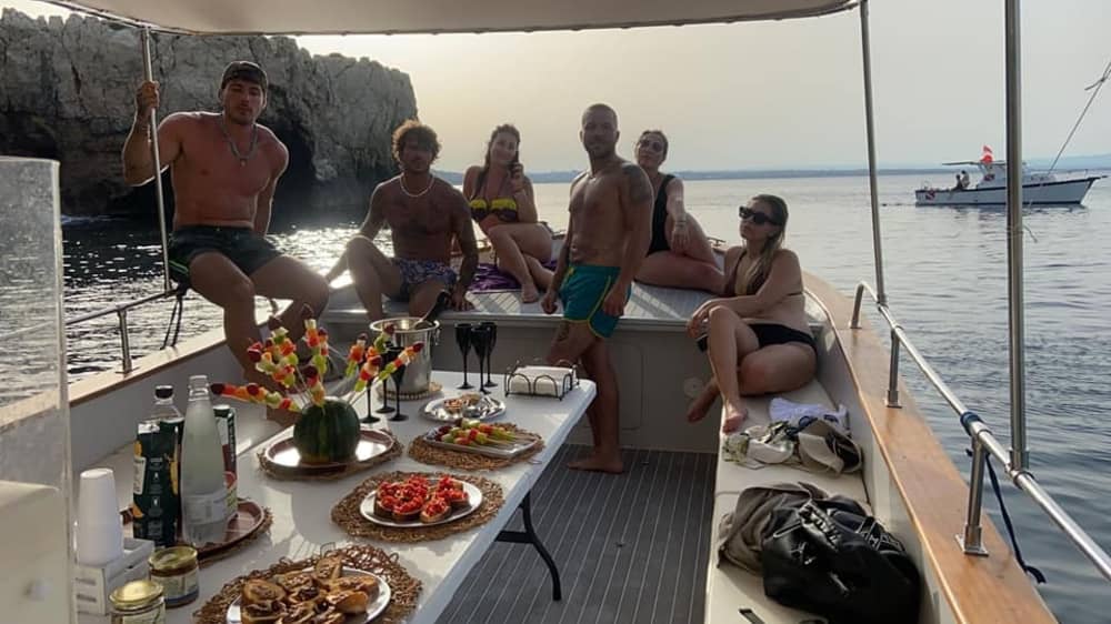 3h45 in Marzamemi: Half-day boat rental on this Gozzo Gozzo