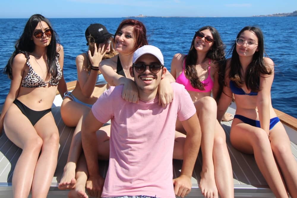 3h45 in Marzamemi: Half-day boat rental on this Gozzo Gozzo