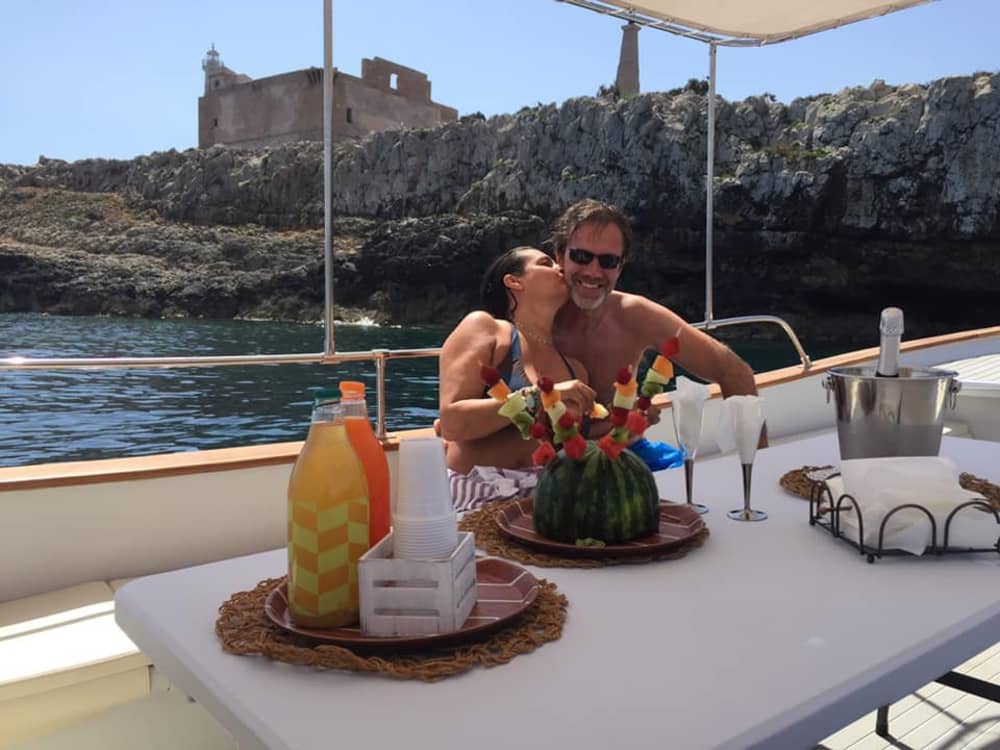 3h45 in Marzamemi: Half-day boat rental on this Gozzo Gozzo