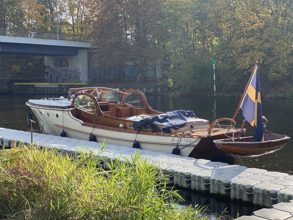 2h30 para descobrir Berlim em um barco a motor.
