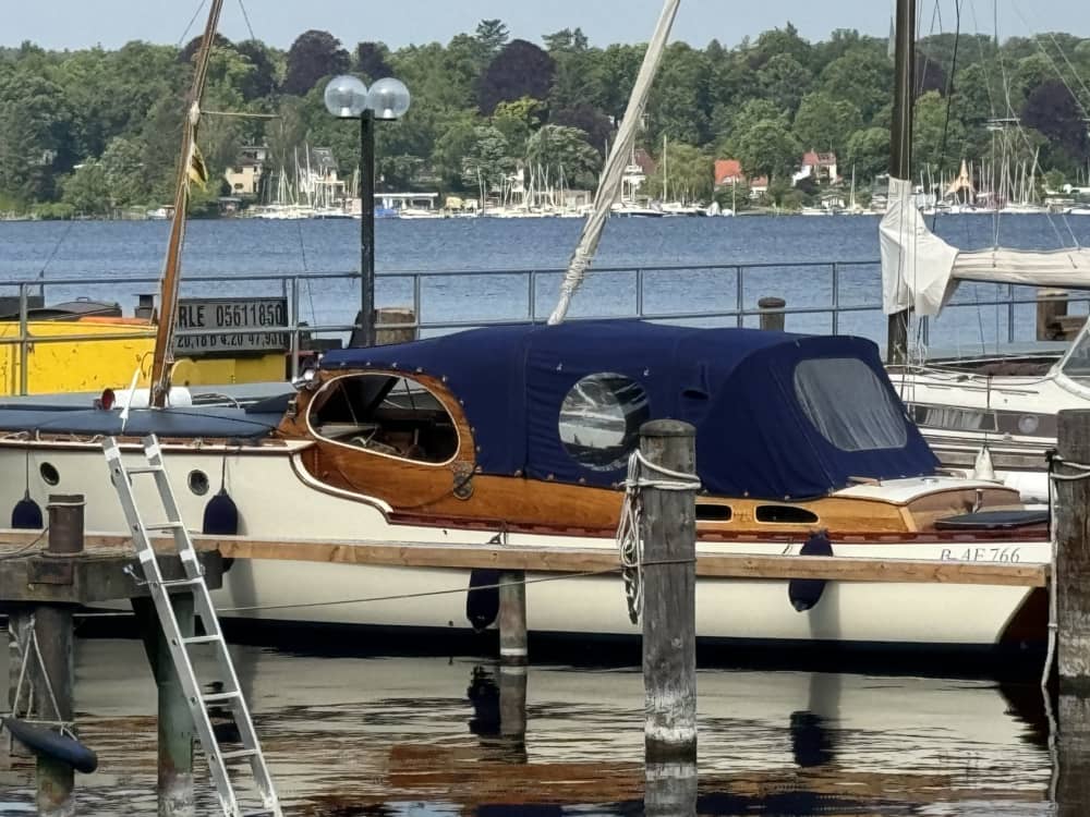 2h30 para descobrir Berlim em um barco a motor.