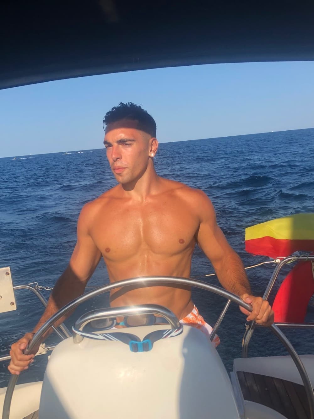 Scopri Santa Pola a bordo di una barca a vela per un'intera giornata.