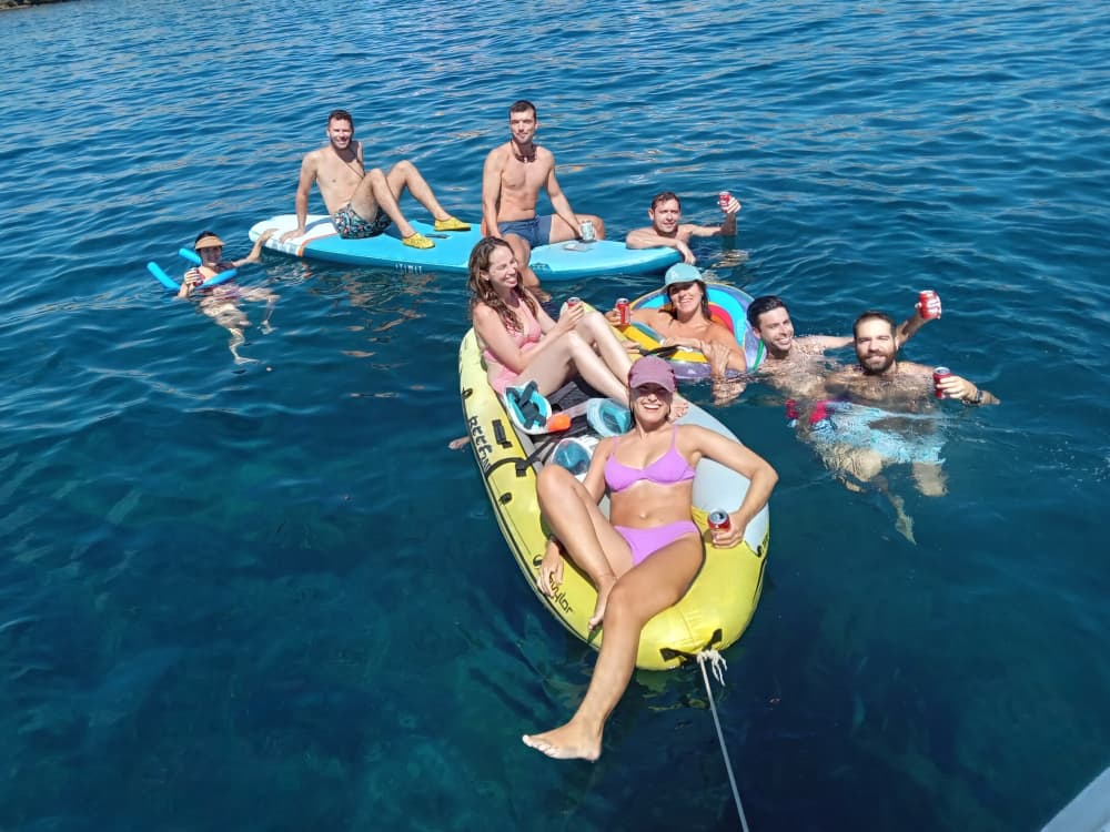 Scopri Santa Pola a bordo di una barca a vela per un'intera giornata.