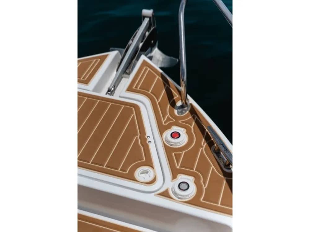 Ihr Tag in La Herradura: Mieten Sie ein Motorboot für einen ganzen Tag voller Entdeckungen