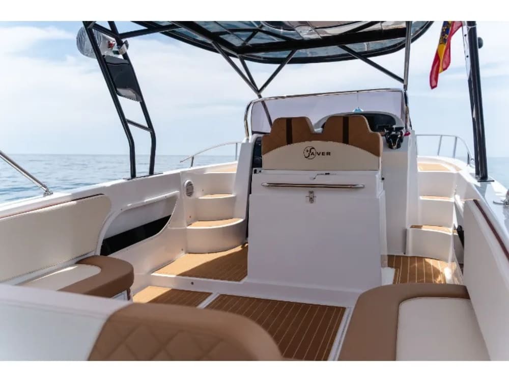 Ihr Tag in La Herradura: Mieten Sie ein Motorboot für einen ganzen Tag voller Entdeckungen