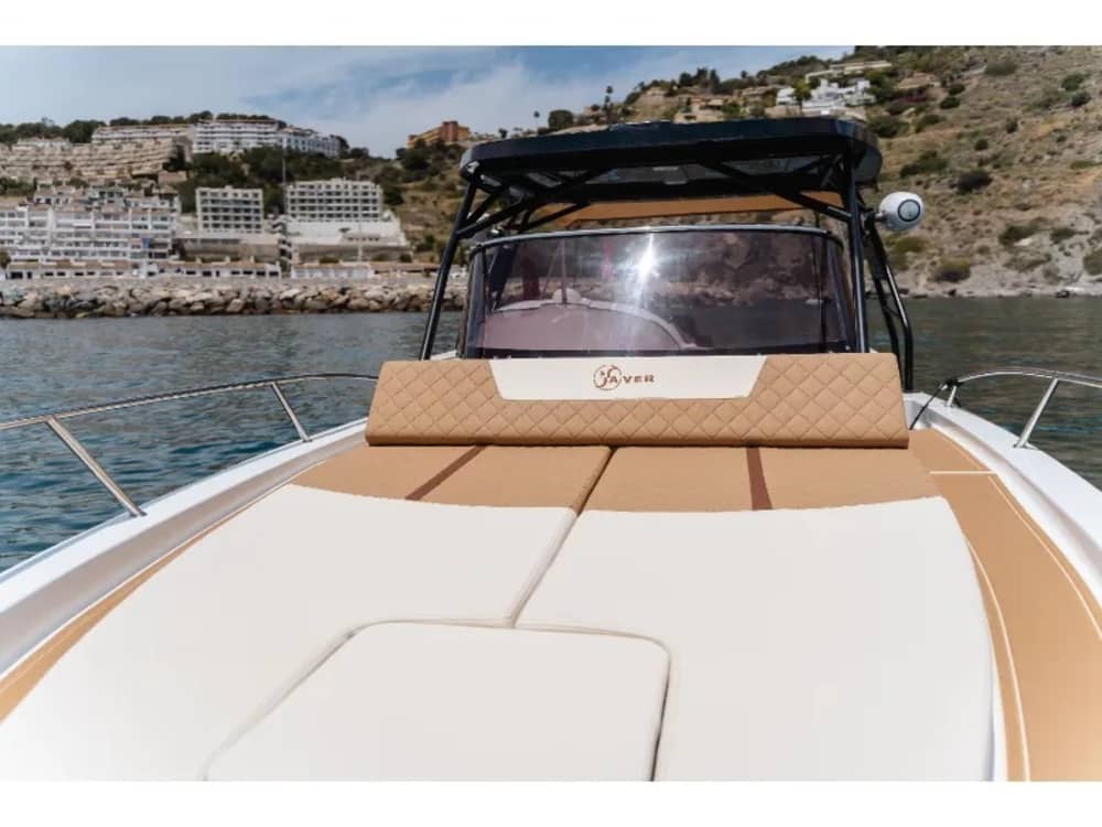 Ihr Tag in La Herradura: Mieten Sie ein Motorboot für einen ganzen Tag voller Entdeckungen