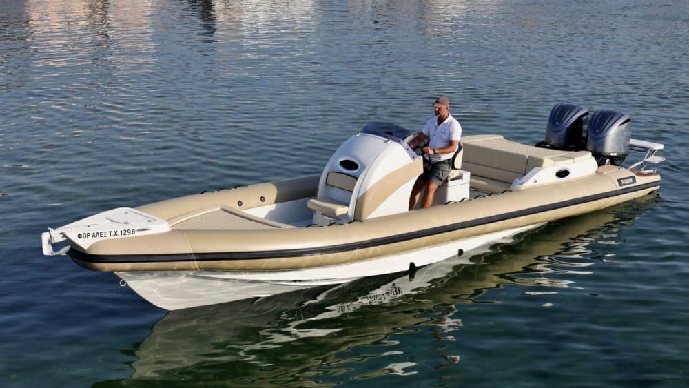 Enjoy 11h30 on a motorboat in Chania Old Port