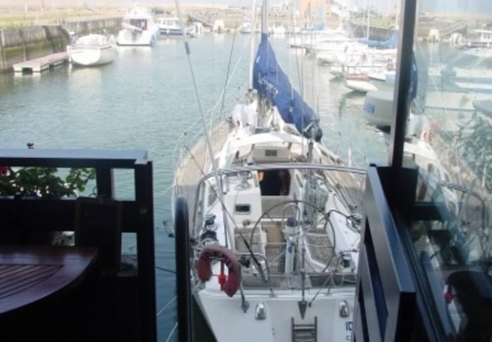 Cap sur le plaisir : une journée complète de navigation authentique à Deauville en voilier