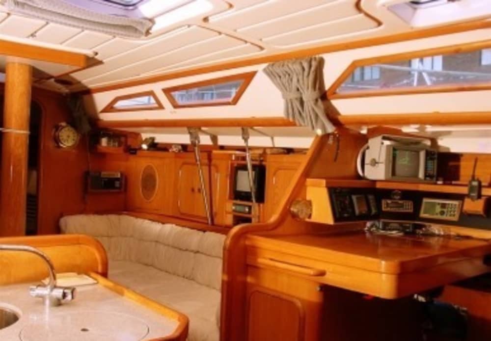 Cap sur le plaisir : une journée complète de navigation authentique à Deauville en voilier