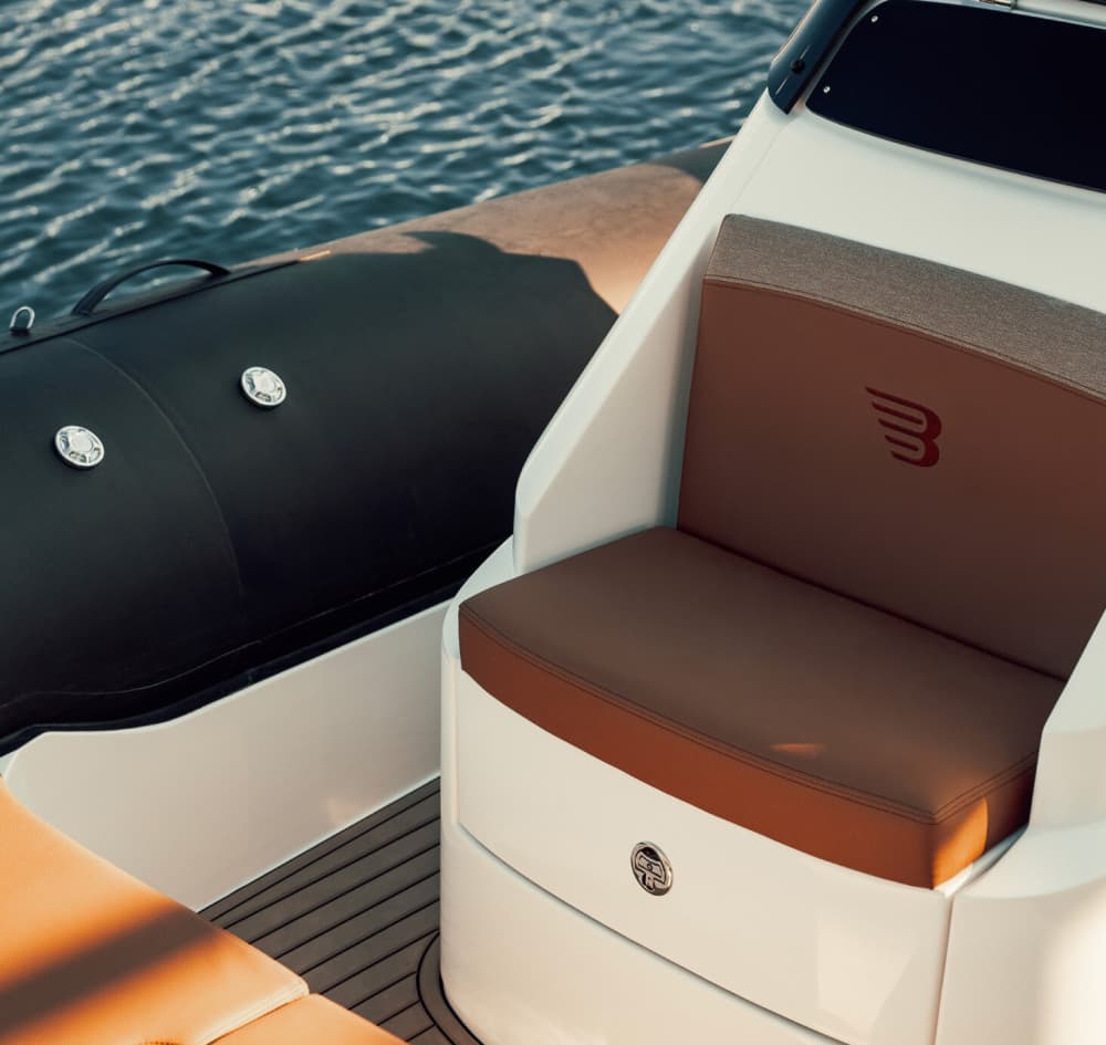 La tua giornata a Sorrento: noleggia una barca a motore per 7 ore e 30 minuti alla scoperta della città.