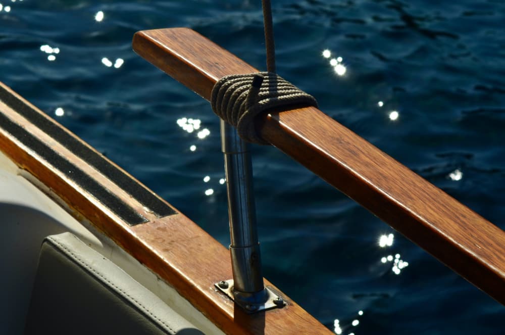 Découvrez Port de Sant Miquel : une journée ensoleillée en bateau à moteur