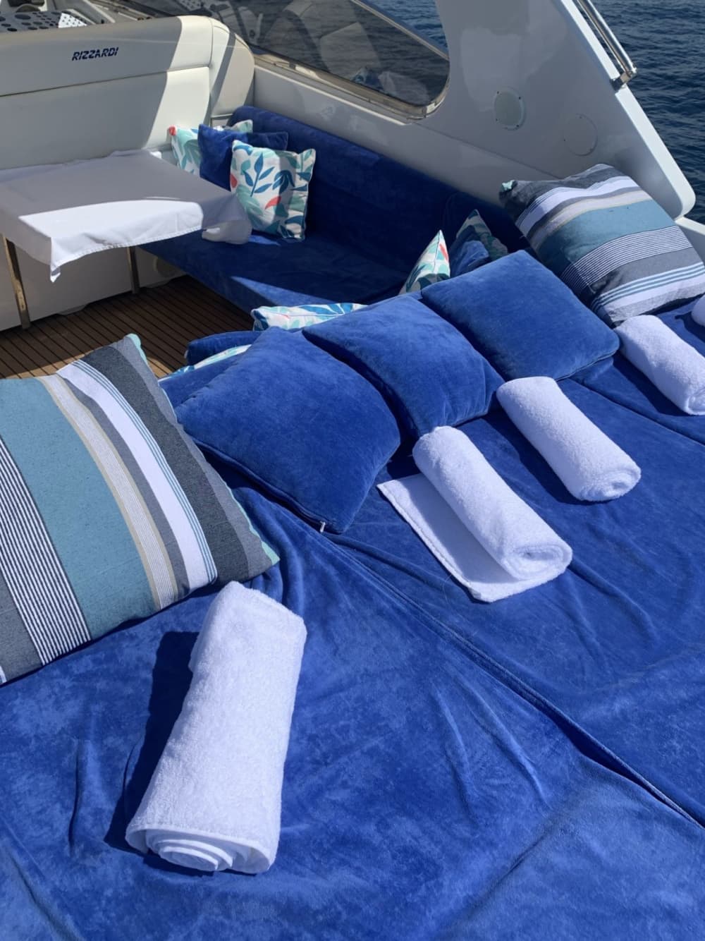 Seu iate particular rumo a Cap Taillat