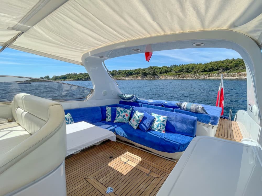 Seu iate particular rumo a Cap Taillat