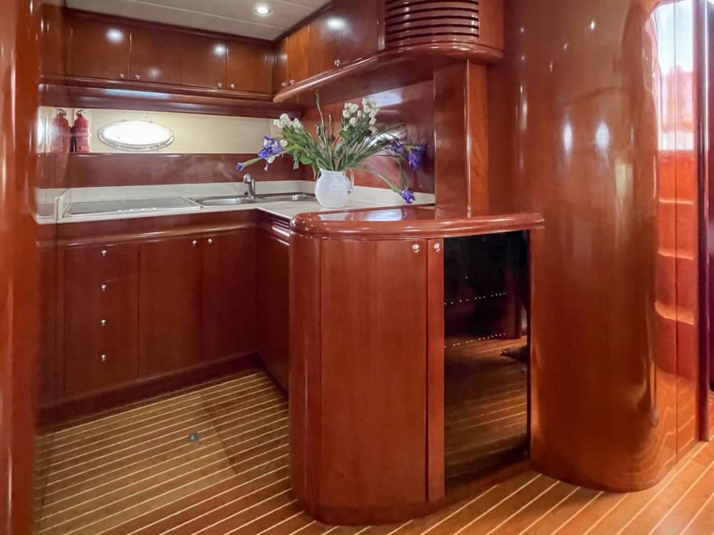 Seu iate particular rumo a Cap Taillat