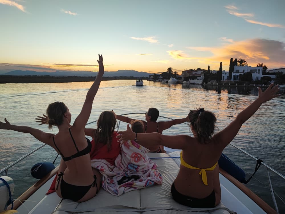 3h45 pour découvrir Empuriabrava en bateau à moteur