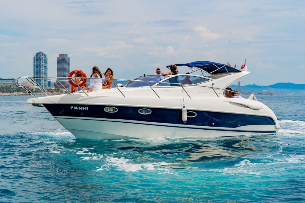 Explora Barcelona por mar: Chárter de 4 horas