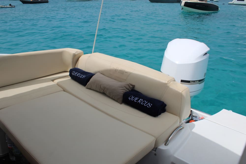 Ontsnap per motorboot naar het eiland Tagomago vanuit Santa Eulalia des Riu en de omliggende baaien.