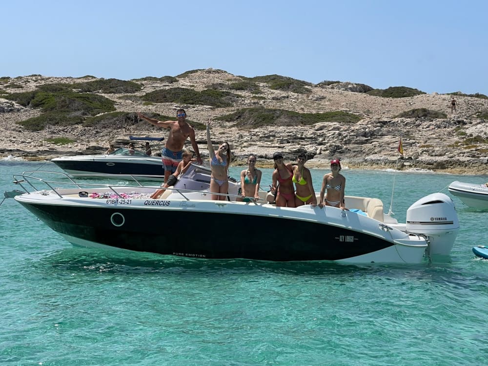 Descubre Santa Eulalia del Río: Un día completo de sol en lancha a motor