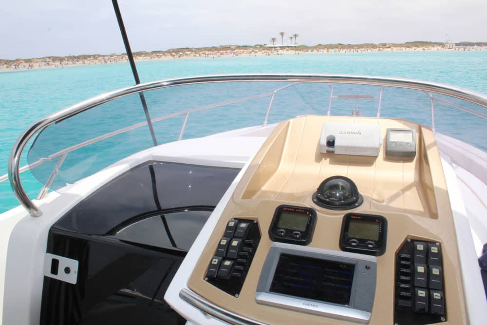 Ontsnap per motorboot naar het eiland Tagomago vanuit Santa Eulalia des Riu en de omliggende baaien.