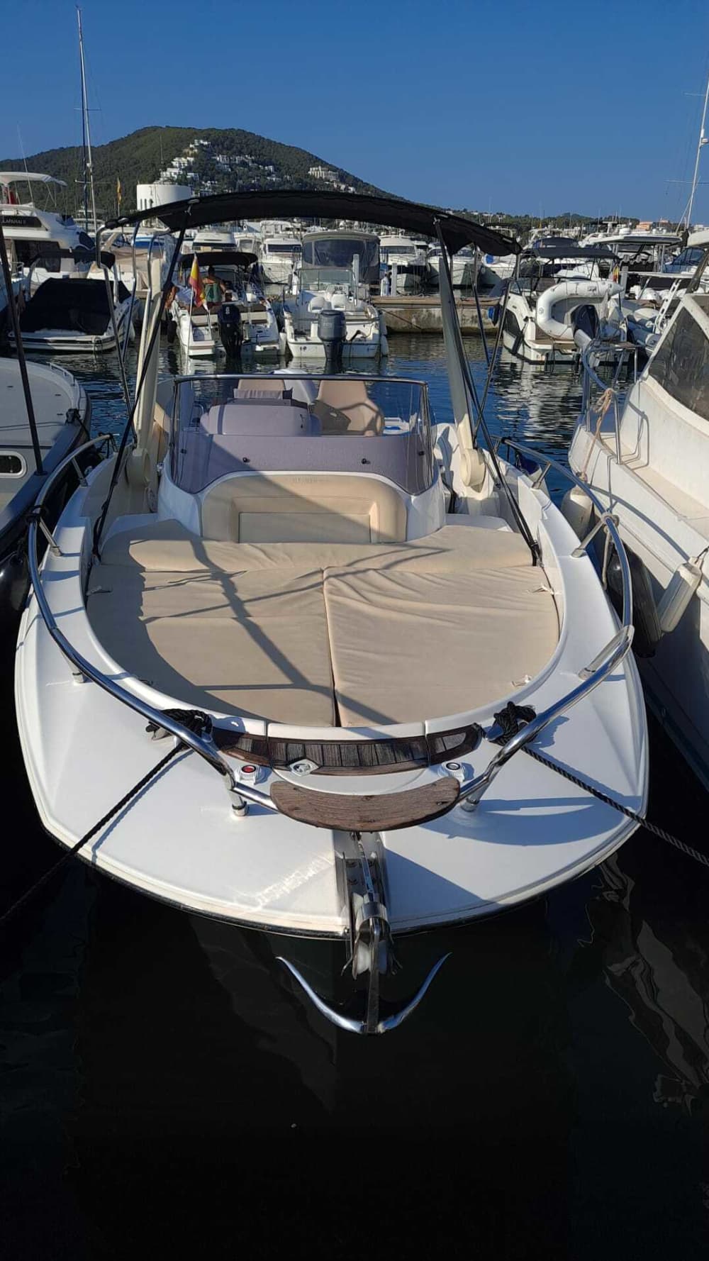 Ontsnap per motorboot naar het eiland Tagomago vanuit Santa Eulalia des Riu en de omliggende baaien.