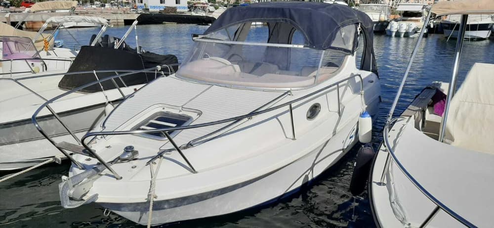 Goditi 7 ore e 30 minuti a bordo di un motoscafo per esplorare Alghero.