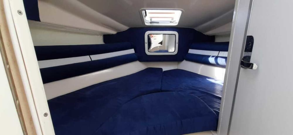 Goditi 7 ore e 30 minuti a bordo di un motoscafo per esplorare Alghero.