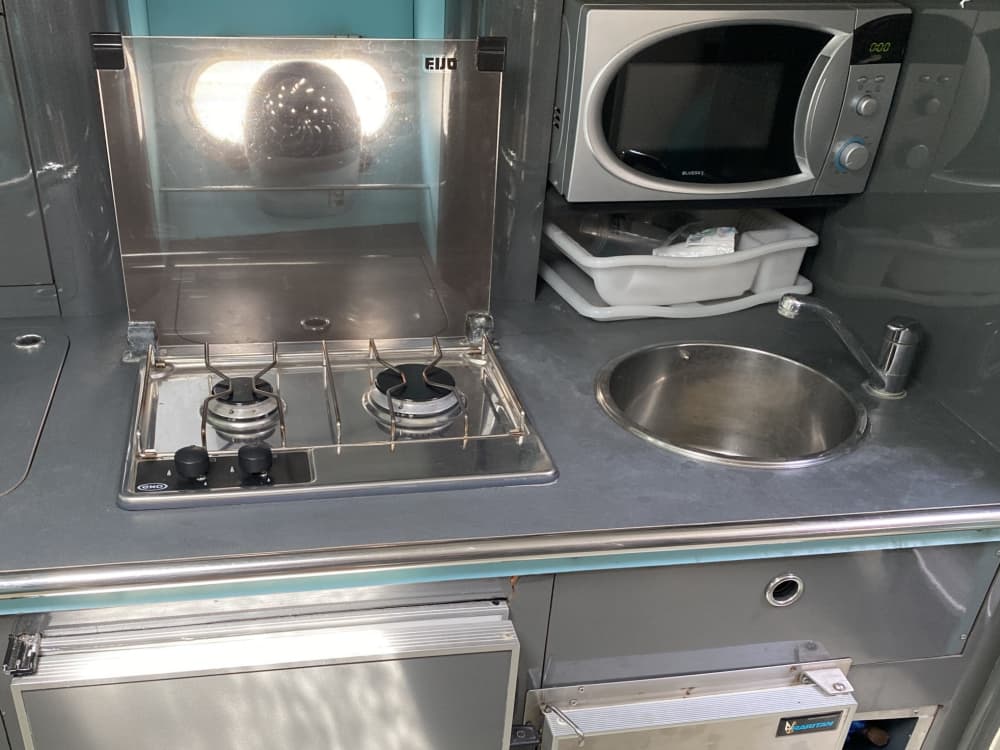 Dedica mezza giornata al relax su un motoscafo a Canet-en-Roussillon.