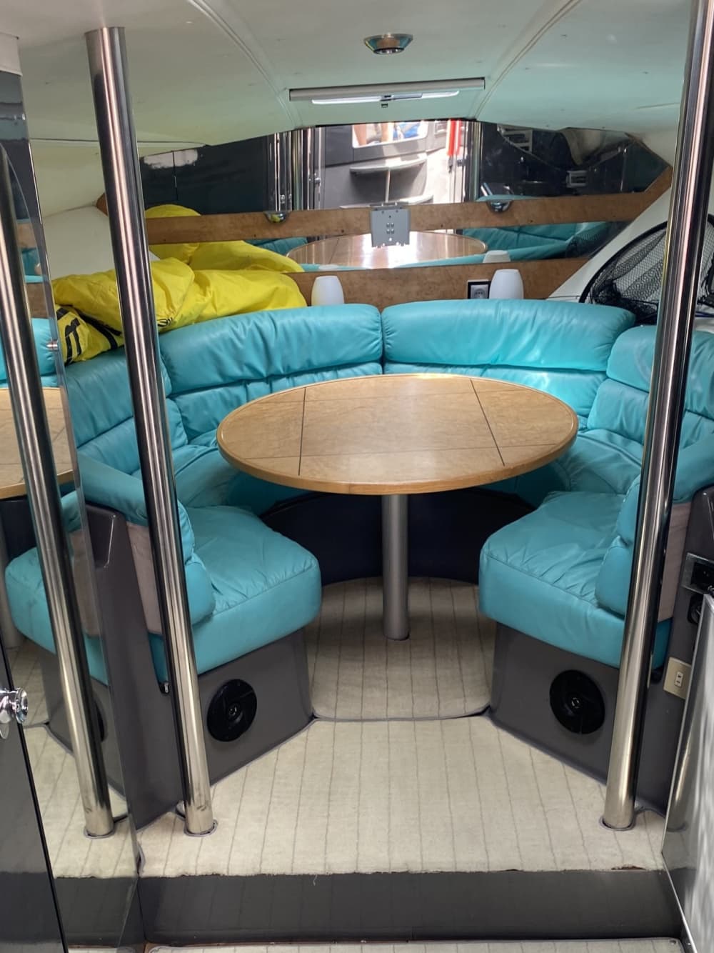 Dedica mezza giornata al relax su un motoscafo a Canet-en-Roussillon.