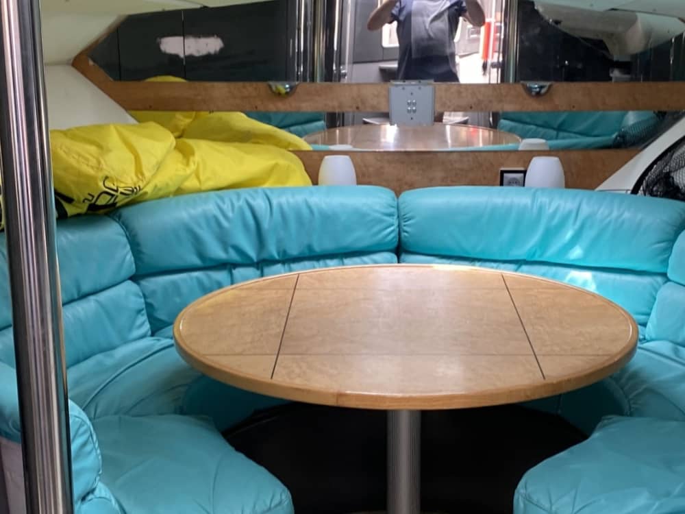 Dedica mezza giornata al relax su un motoscafo a Canet-en-Roussillon.