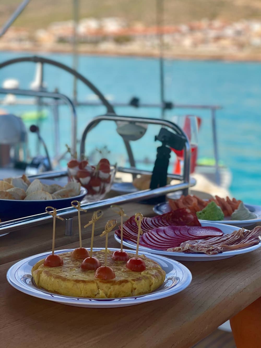 Sätt kursen mot glädjen: En heldag med autentisk segling på Ibiza på en segelbåt