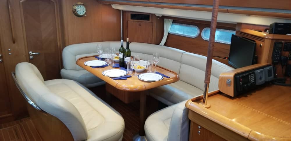 Sätt kursen mot glädjen: En heldag med autentisk segling på Ibiza på en segelbåt